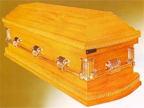 Một chiêu thể hiện đẳng cấp lạ lùng của các đại gia, đó chính là chuẩn bị cho mình chiếc quan tài trước khi chết. Những quan tài dành cho tầng lớp thượng lưu, quan chức, đại gia khác hẳn so với quan tài thường. Họ sẽ tự chọn lựa từ kiểu dáng, mẫu mã, vật liệu…
