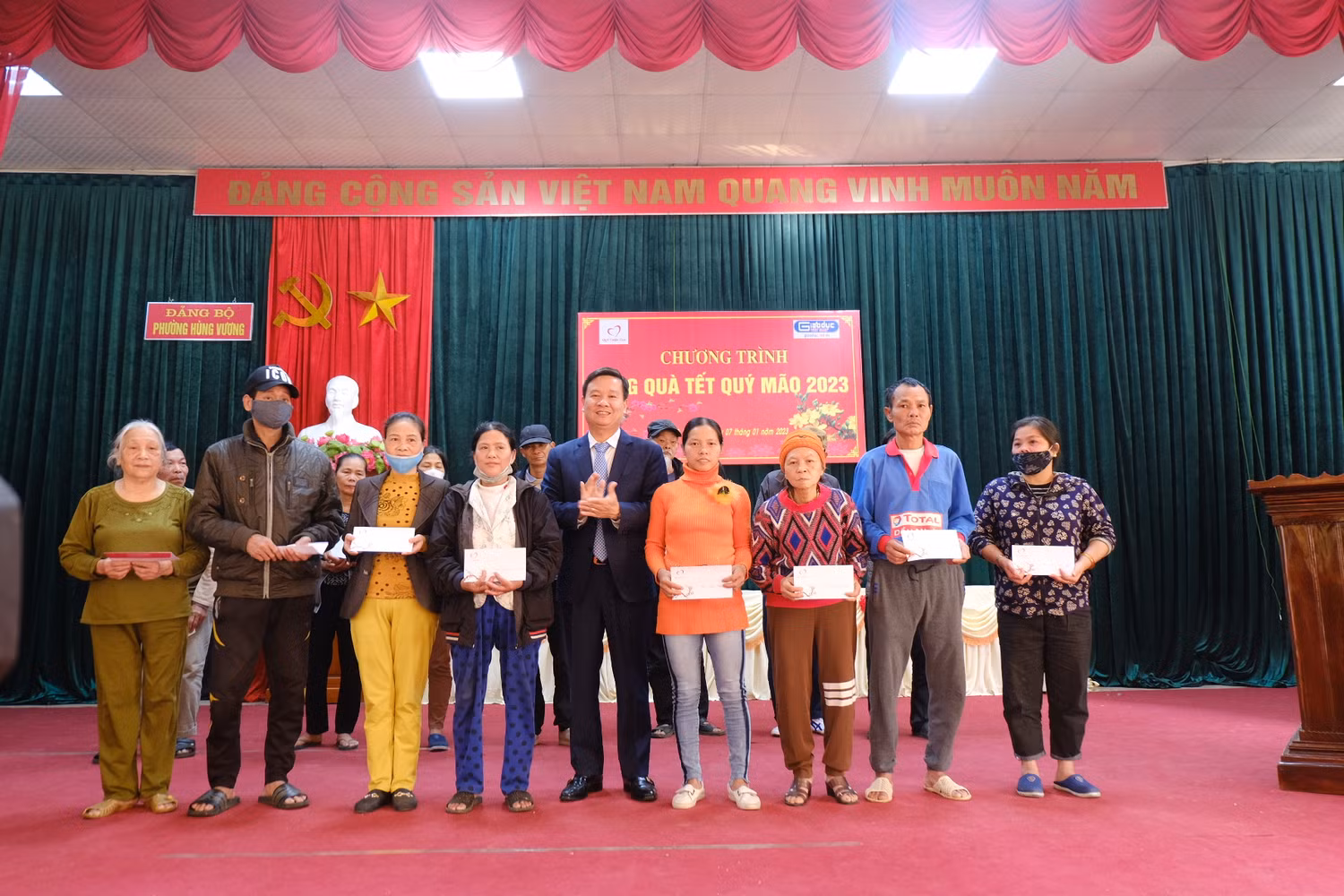 Số tiền tuy chưa lớn nhưng đã giúp người nghèo có thêm động lực vươn lên trong cuộc sống.
