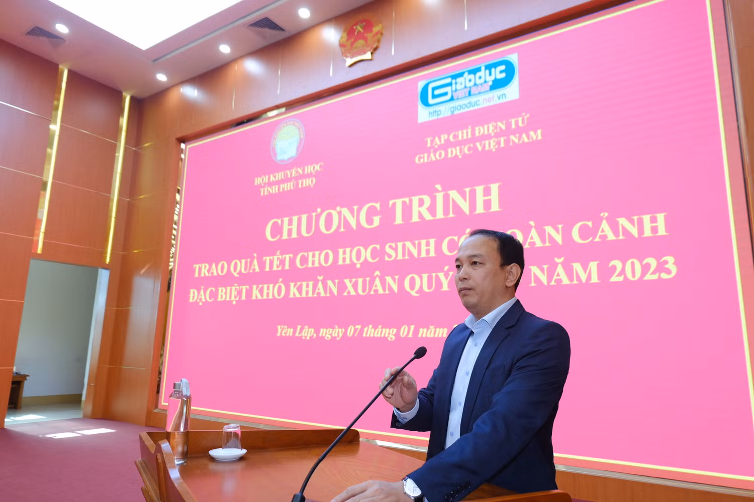 Ông Hà Tuấn Hải - Trưởng phòng Giáo dục và Đào tạo huyện Yên Lập gửi lời cảm ơn đến Tạp chí điện tử Giáo dục Việt Nam, các nhà hảo tâm khi đã có những phần quà động viên kịp thời các em học sinh có hoàn cảnh đặc biệt khó khăn trong dịp Tết Nguyên đán.