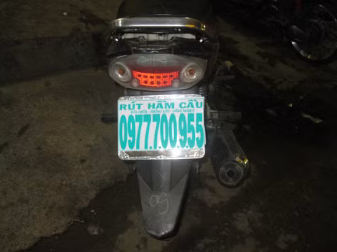 Chủ nhân vừa vào nhà được 2 phút.