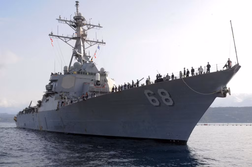 Khu trục hạm USS The Sullivans (DDG-68) của Hải quân Mỹ đang có mặt tại Vịnh Souda Hy Lạp ngày 24/1/2012