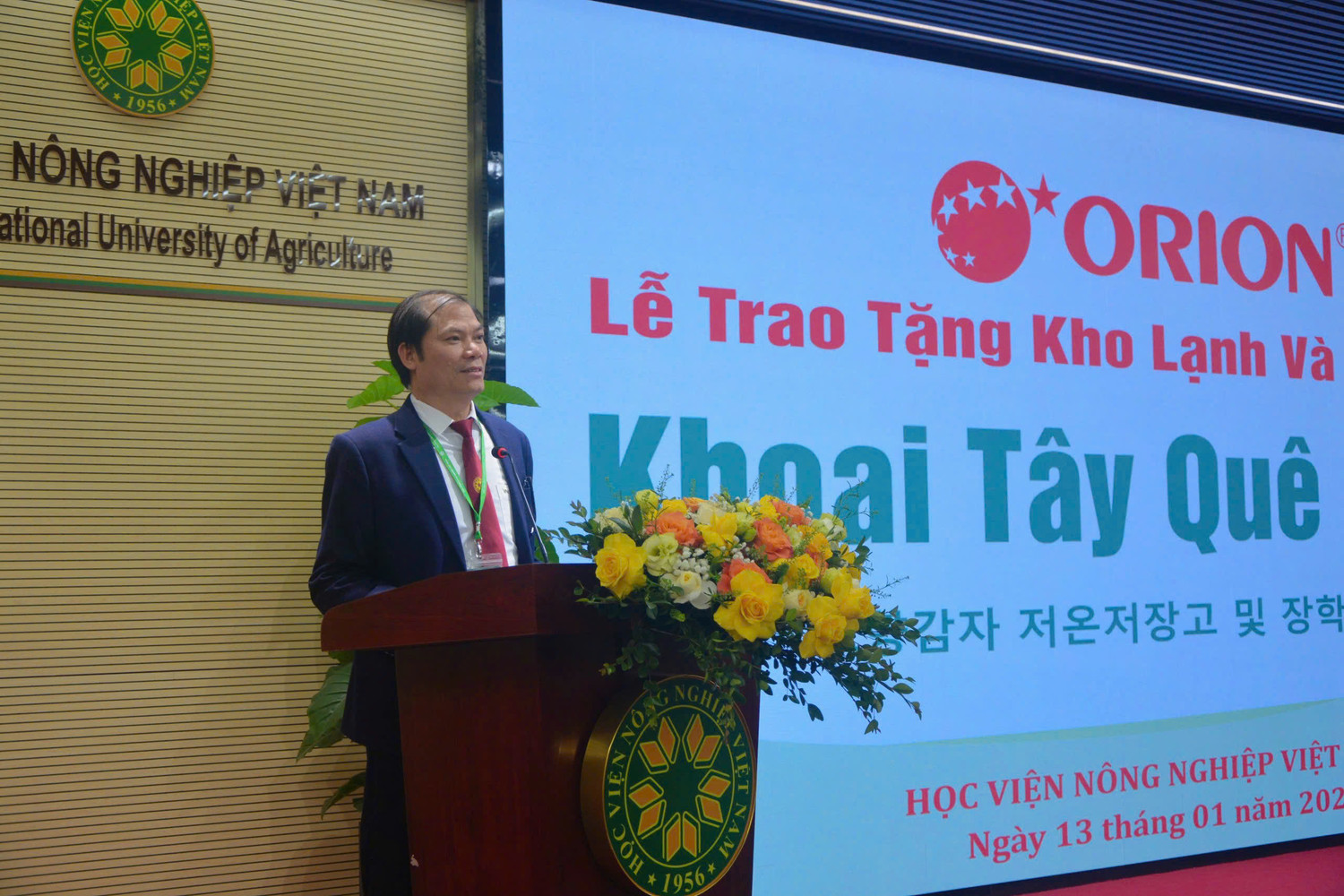 Trao tặng thiết bị nghiên cứu, kho lạnh khoai tây cho Viện Sinh học Nông nghiệp (Học viện Nông nghiệp Việt Nam).