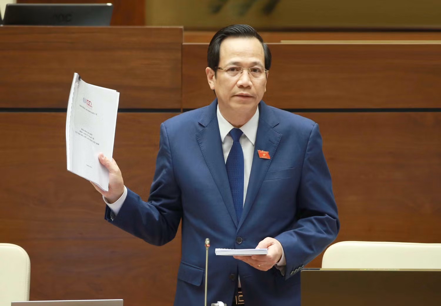 Bộ trưởng Bộ Lao động - Thương binh và Xã hội Đào Ngọc Dung trong một lần phát biểu tại diễn đàn Quốc hội. Ảnh tư liệu: VGP.