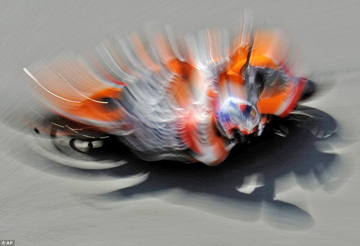 Tay đua Casey Stoner của đội Honda trong một cuộc đua thử trước thềm Đức Grand Prix.