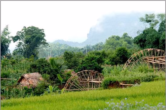 Không chỉ là một công cụ thủy lợi, một bản sắc văn hóa độc đáo, những chiếc cọn nước còn như một chứng nhân muôn đời của nền văn minh lúa nước khi con người tiến lên non cao (Ảnh: Internet). Không chỉ là một công cụ thủy lợi, một bản sắc văn hóa độc đáo, những chiếc cọn nước còn như một chứng nhân muôn đời của nền văn minh lúa nước khi con người tiến lên non cao (Ảnh: Internet).