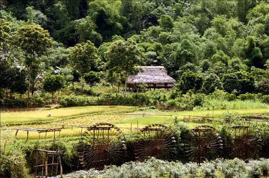Không chỉ là một công cụ thủy lợi, một bản sắc văn hóa độc đáo, những chiếc cọn nước còn như một chứng nhân muôn đời của nền văn minh lúa nước khi con người tiến lên non cao (Ảnh: Internet). Không chỉ là một công cụ thủy lợi, một bản sắc văn hóa độc đáo, những chiếc cọn nước còn như một chứng nhân muôn đời của nền văn minh lúa nước khi con người tiến lên non cao (Ảnh: Internet).