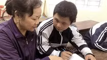 Cô giáo Huyền đã 21 năm mở lớp học tình thương xóa mù chữ