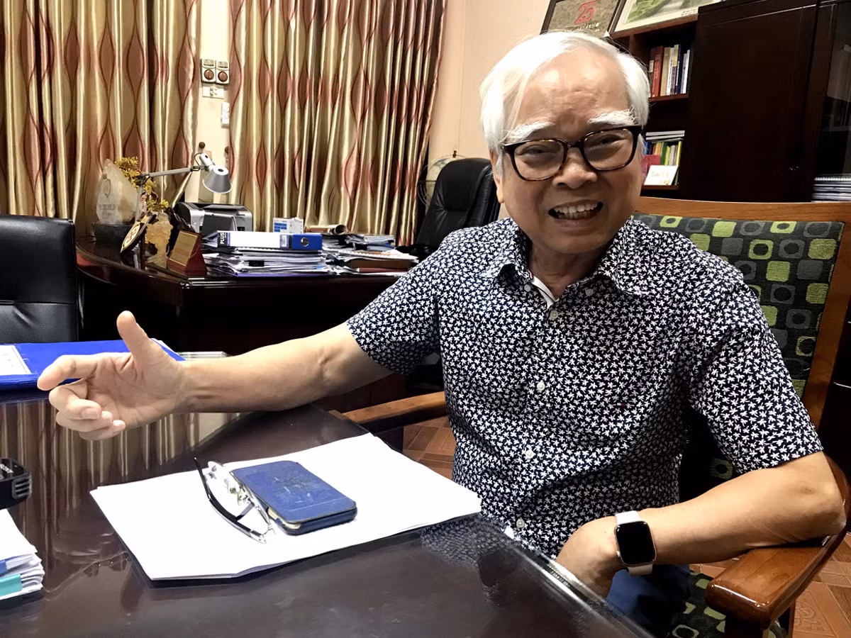 Tiến sĩ Nguyễn Văn Hòa: Điều quan trọng nhất với sinh viên vừa tốt nghiệp Sư phạm là phải được qua thời gian đào tạo lại trong môi trường thực tế vì hiện nay trường Sư phạm chưa đào tạo đúng cách. Ảnh: Tùng Dương. Tiến sĩ Nguyễn Văn Hòa: Điều quan trọng nhất với sinh viên vừa tốt nghiệp Sư phạm là phải được qua thời gian đào tạo lại trong môi trường thực tế vì hiện nay trường Sư phạm chưa đào tạo đúng cách. Ảnh: Tùng Dương.