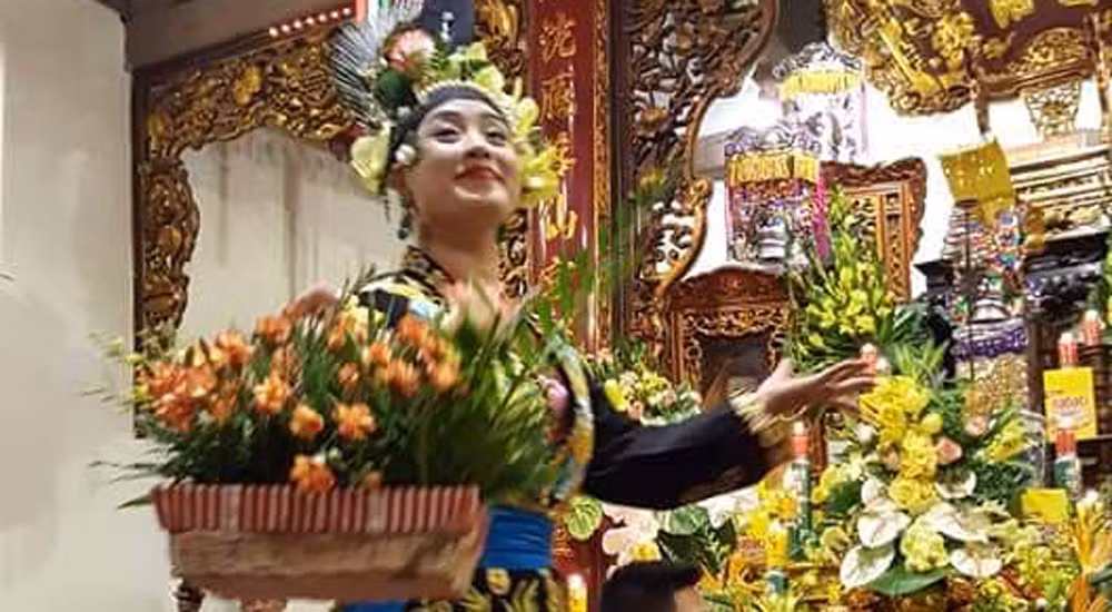 Hiện tượng các đồng thầy tự phong danh hiệu hoặc chạy danh hiệu hiện nay khá phổ biến. Ảnh: Thanh Huyền. Hiện tượng các đồng thầy tự phong danh hiệu hoặc chạy danh hiệu hiện nay khá phổ biến. Ảnh: Thanh Huyền.
