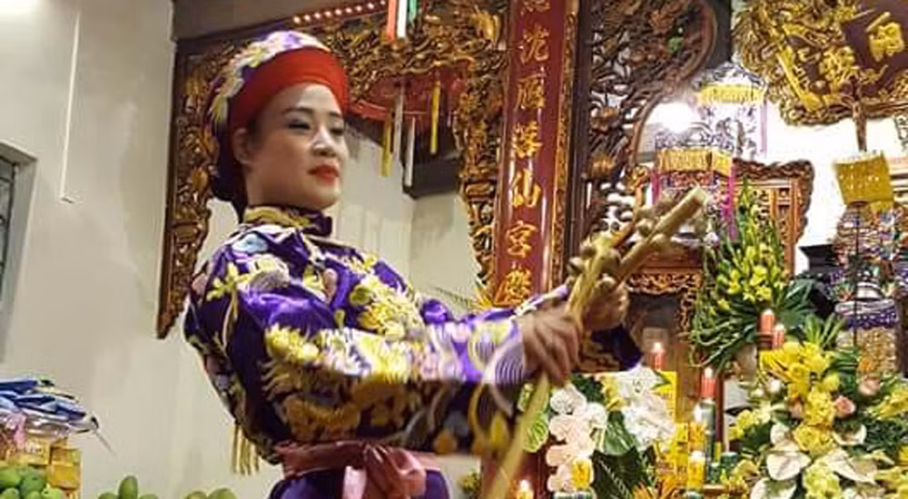 Biến tướng trong hầu đồng gây ra rất nhiều hệ luỵ cho xã hội. Ảnh: Thanh Huyền. Biến tướng trong hầu đồng gây ra rất nhiều hệ luỵ cho xã hội. Ảnh: Thanh Huyền.