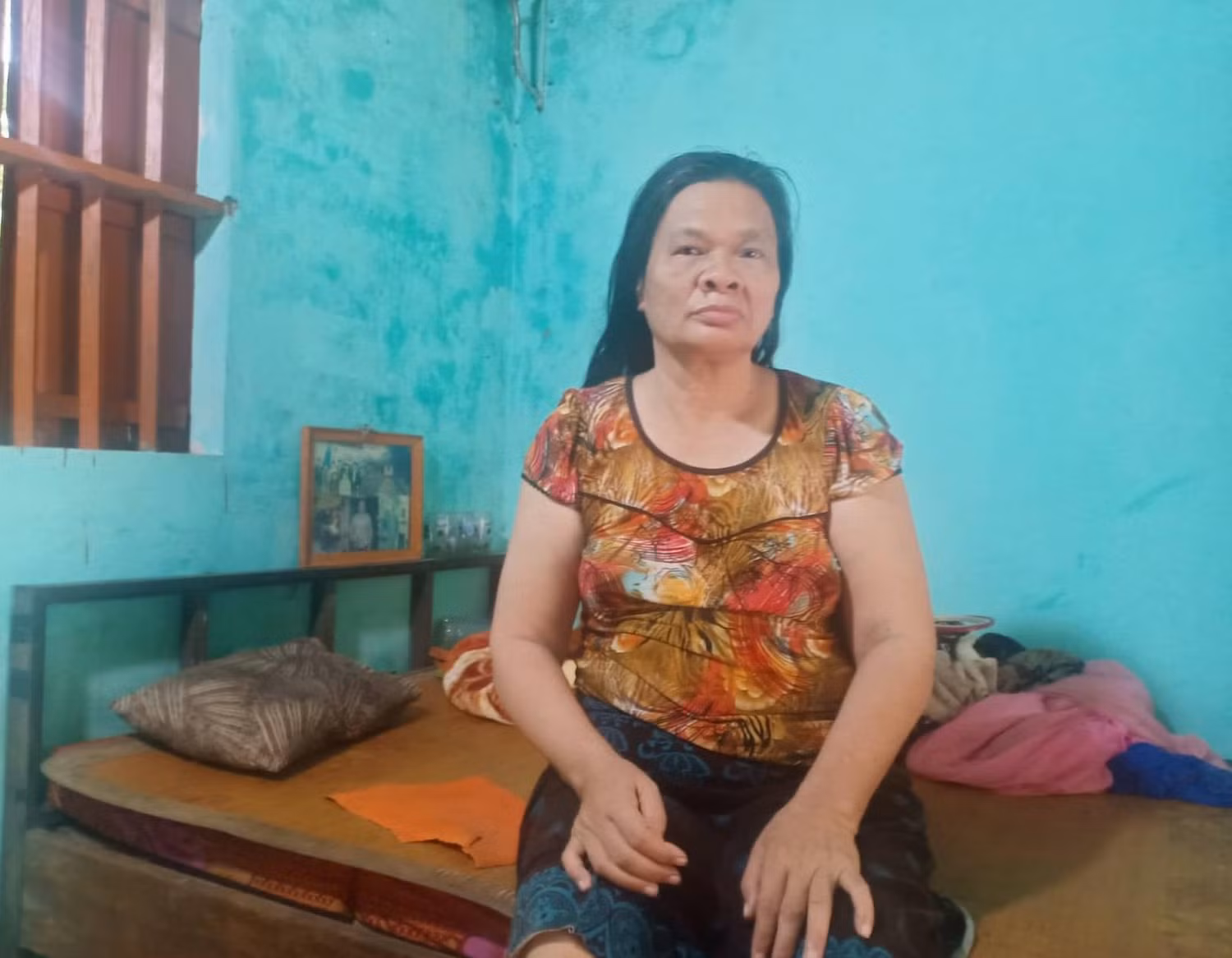 Bà Đặng Thị Nến trước đây là cô giáo nhưng rồi không may bị tâm thần (ảnh Kim Sơn).