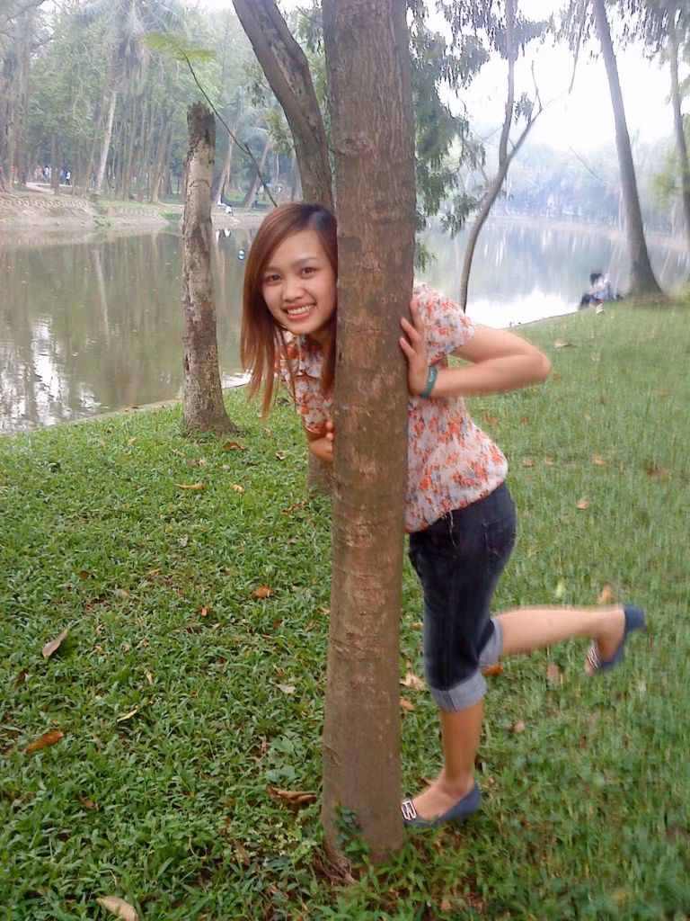 Dung là người có cá tính, năng động, vui vẻ, hòa đồng và rất tinh nghịch