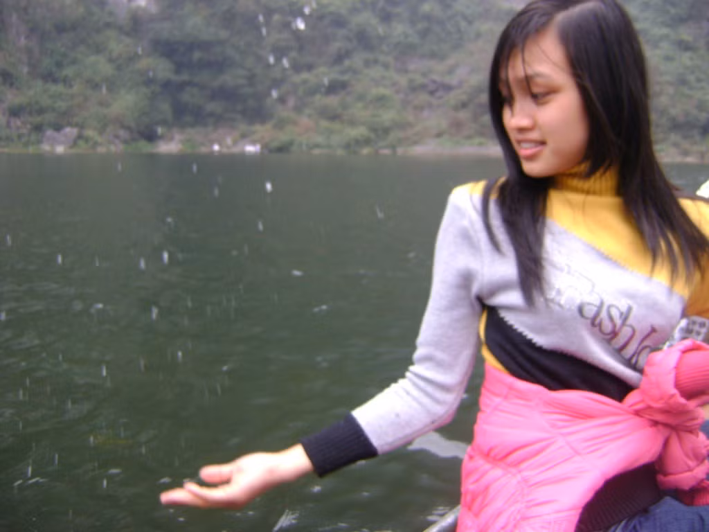 Dung luôn làm mọi người cảm thấy vui vẻ khi bên cạnh. Sở thích của Dung là đi du lịch, shopping và đặc biệt là rất thích ăn quà vặt