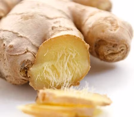 Trong nấu nướng, gừng thích hợp với các món chiên, rau xào áp chảo hoặc chế biến nước xốt salad (gồm dầu ôliu, gừng, nước tương và tỏi). Ngoài ra, để cảm thấy dễ chịu hơn khi bị cảm hãy pha nước chanh gừng (gừng + nước đun sôi để nguội + chanh + mật ong) và uống thường xuyên. Trong nấu nướng, gừng thích hợp với các món chiên, rau xào áp chảo hoặc chế biến nước xốt salad (gồm dầu ôliu, gừng, nước tương và tỏi). Ngoài ra, để cảm thấy dễ chịu hơn khi bị cảm hãy pha nước chanh gừng (gừng + nước đun sôi để nguội + chanh + mật ong) và uống thường xuyên.