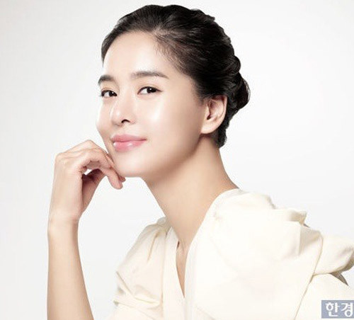 Cô là vợ của ca sĩ Sean Noh, thành viên nhóm nhạc Jinusean. Hai người có cuộc sống gia đình hạnh phúc. Họ có 1 cô con gái và 2 cậu con trai xinh xắn.