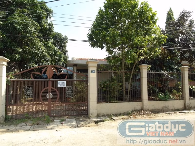 Nhưng từ khi treo biển "cho thuê nhà" đến nay, vẫn chưa có ai hỏi thuê... Về nhà Hoàng My ở Đồng Nai: Thuê bình thường thì được, cấm 'gái góc'!