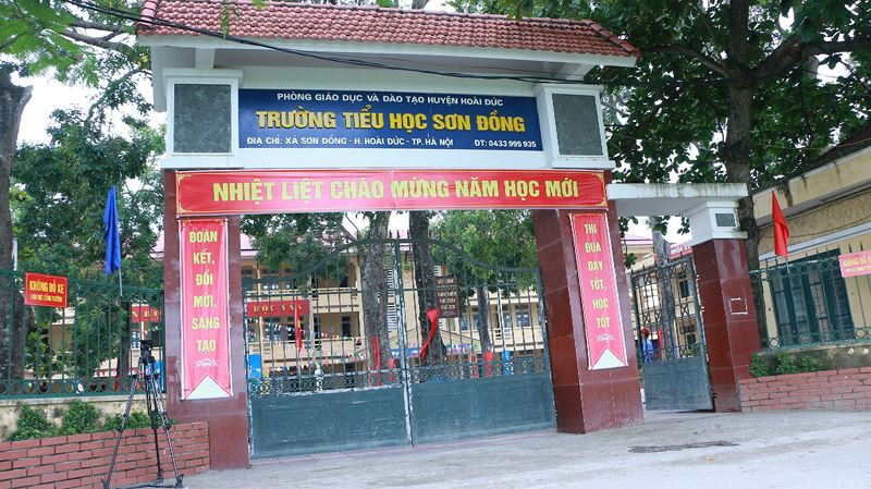 Sau nhiều ngày phụ huynh phản ánh nhiều khoản thu vô lý tại Trường tiểu học Sơn Đồng, Hiệu trưởng nhà trường đã bị kỷ luật bằng hình thức Cảnh cáo. Ảnh: ĐT.