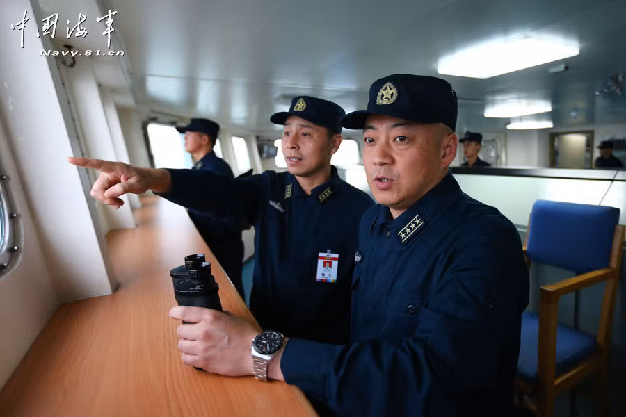 2 viên chỉ huy tàu sân bay Liêu Ninh, lon đại tá hải quân