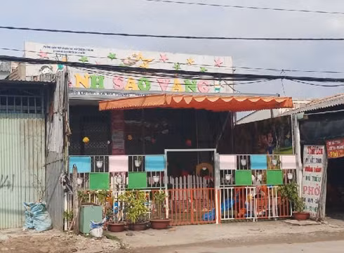 Công an vừa bắt giữ cô P. của nhóm trẻ Ánh Sao Vàng do có hành vi tát vào mặt trẻ em (ảnh: P.L)
