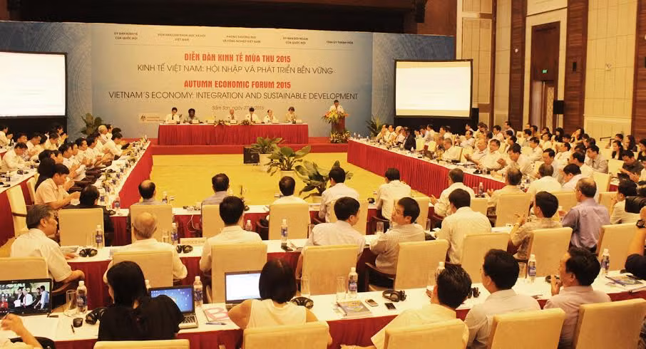 Diễn đàn Kinh tế mùa thu 2015 diễn ra tại Trung tâm hội nghị quốc tế - FLC Conference Center, quy mô 1.300 chỗ ngồi nằm trong quần thể khu nghỉ dưỡng FLC Sầm Sơn Beach &amp; Golf Resortt (Thanh Hóa),