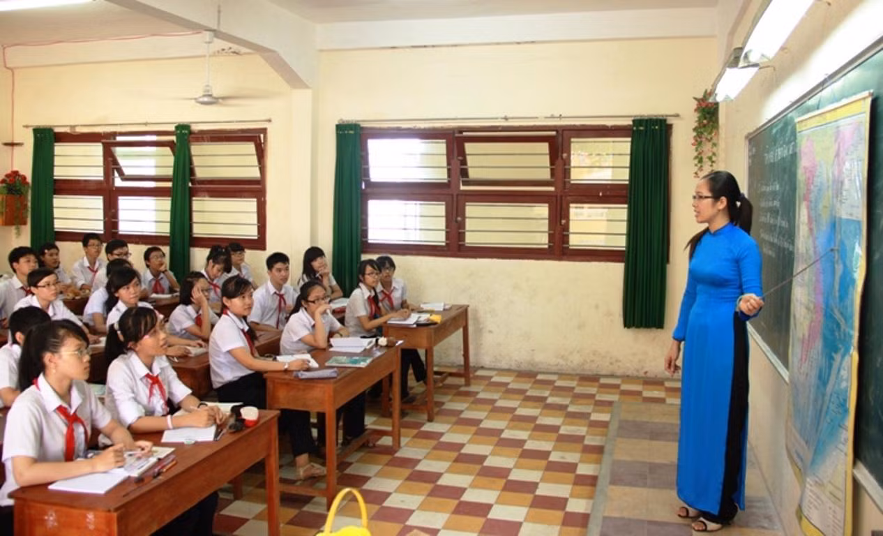 Quy định giáo viên hạng 1 bậc trung học cơ sở phải có bằng Thạc sĩ khiến nhiều giáo viên băn khoăn, lo lắng. Ảnh: AN