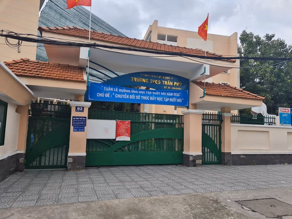 Trường trung học cơ sở Trần Phú, quận 10, Thành phố Hồ Chí Minh (ảnh: P.L) Trường trung học cơ sở Trần Phú, quận 10, Thành phố Hồ Chí Minh (ảnh: P.L)