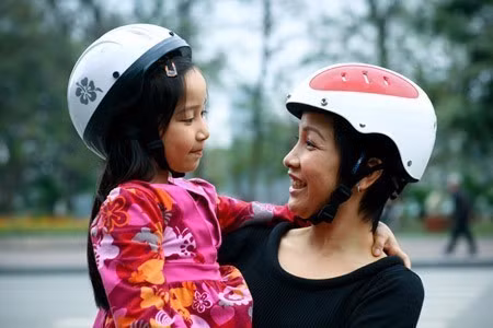 Mỹ Linh từng tham gia chương trình "Sao Mai điểm hẹn 06" của VTV với vai trò thành viên hội đồng giám khảo. Tuy nhiên với cách nhận xét khá thô và nặng về cảm tính, Mỹ Linh không nhận được nhiều sự ủng hộ từ phía khán giả trực tiếp và khán giả màn ảnh nhỏ.