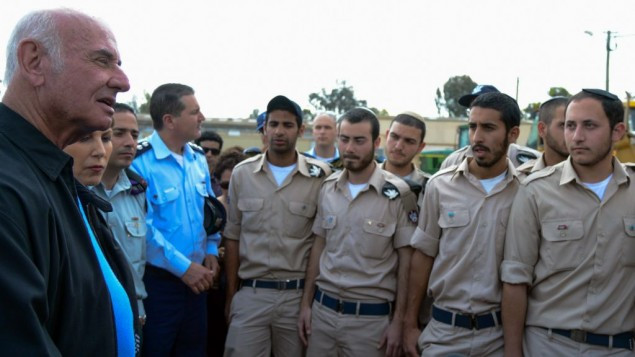 Yaakov Peri (trái)