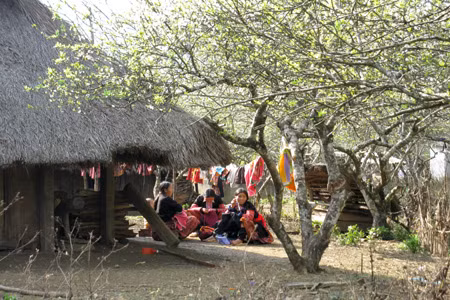 Khung cảnh nên thơ, người dân thân thiện luôn níu giữ bước chân du khách. Ảnh: Phạm Quyên. Khung cảnh nên thơ, người dân thân thiện luôn níu giữ bước chân du khách. Ảnh: Phạm Quyên.