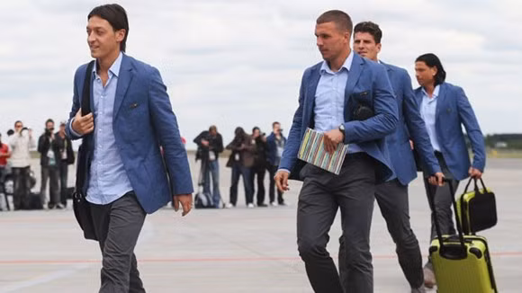 Các tuyển thủ được xem là những trụ cột không thể thiếu của Mannschaft bây giờ như Lahm, Kroos, Schweinsteiger, Ozil, Khedira. Giờ đây họ đều là những ngôi sao sáng của làng bóng đá châu Âu. Và với một chiến lược gia tài năng như Loew, việc ghép lại những mảnh ghép sáng láng kia thành một tập thể hùng mạnh, thành một ƯCV cho chức vô địch là điều dễ hiểu.
