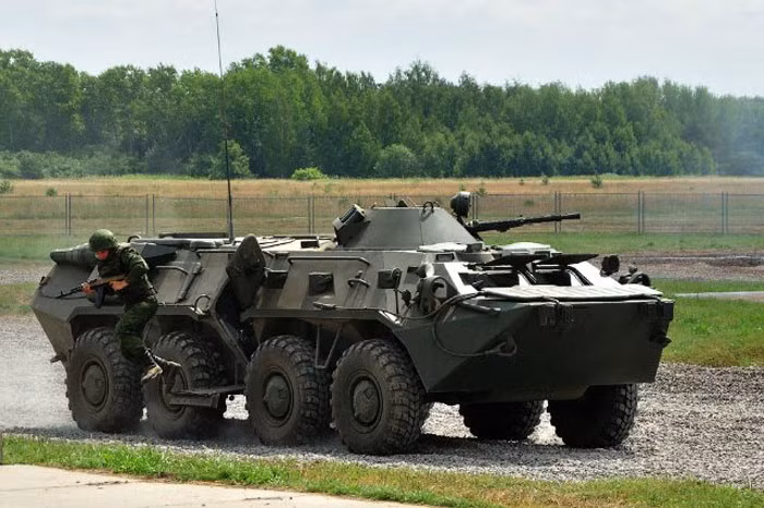 Xe bọc thép chở quân BTR-80.