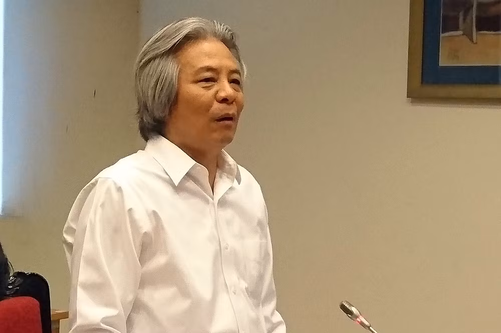 Giám đốc Học viện Khoa học Xã hội, GS. Võ Khánh Vinh trả lời báo chí trong cuộc hợp báo gần đây. Ảnh Xuân Trung Giám đốc Học viện Khoa học Xã hội, GS. Võ Khánh Vinh trả lời báo chí trong cuộc hợp báo gần đây. Ảnh Xuân Trung
