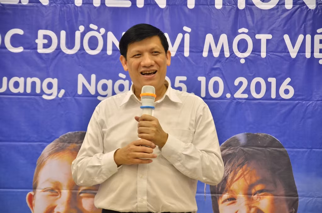 Thứ trưởng Bộ Y tế Nguyễn Thanh Long cảm ơn sự giúp đỡ của Vinamilk trong suốt 10 năm thực hiện triển khai chương trình Sữa học đường. Thứ trưởng Bộ Y tế Nguyễn Thanh Long cảm ơn sự giúp đỡ của Vinamilk trong suốt 10 năm thực hiện triển khai chương trình Sữa học đường.