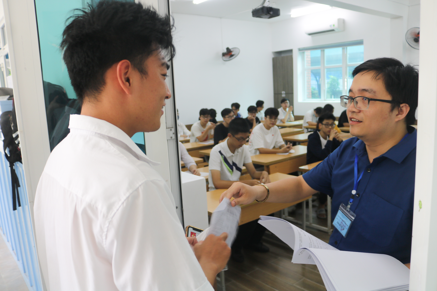 Thí sinh tham dự kỳ thi tốt nghiệp trung học phổ thông năm 2023. Ảnh: Minh Chi