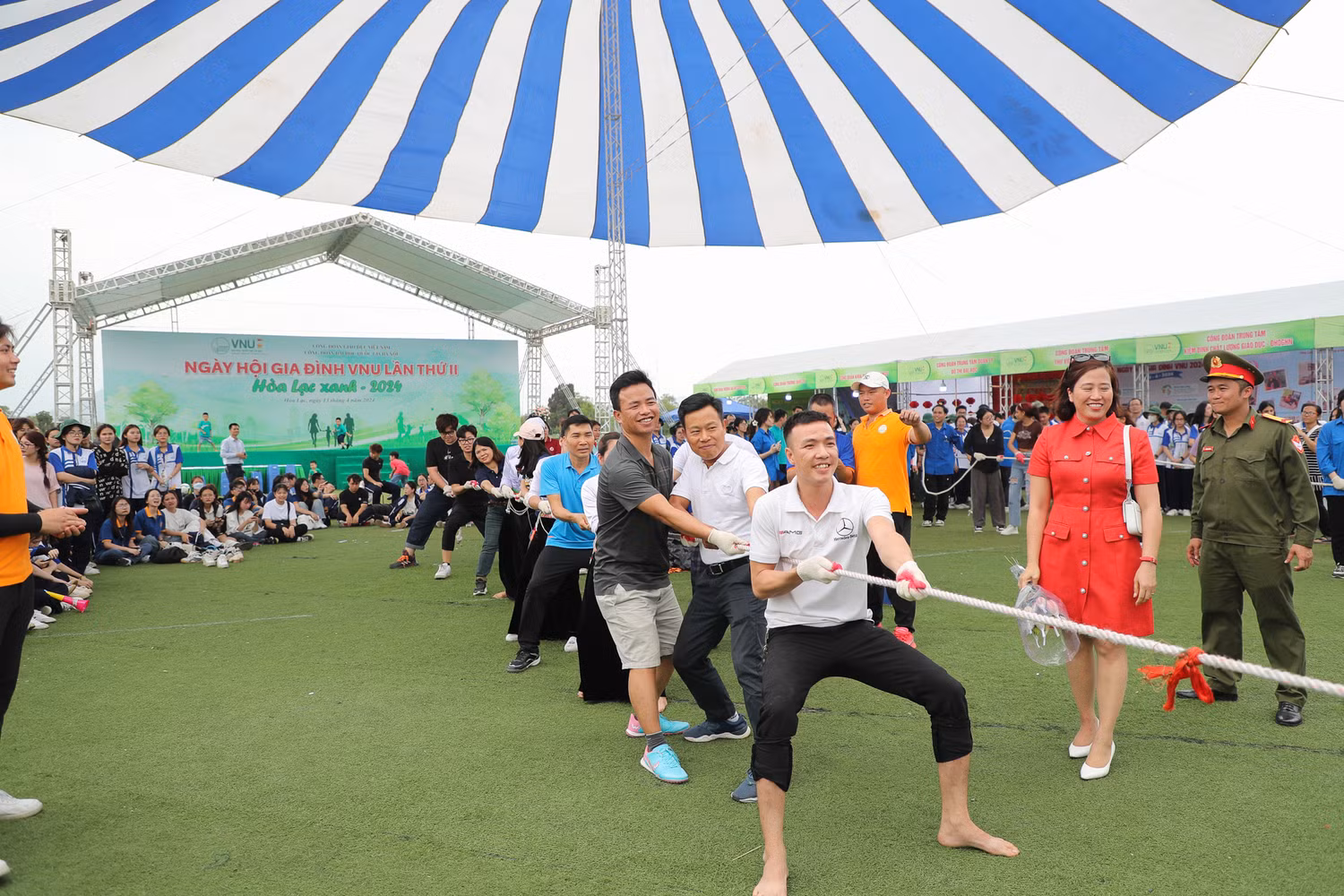 VNU - Giam doc DHQGHN Le Quan - Ngay hoi gia dinh VNU 2024 (106).jpg
