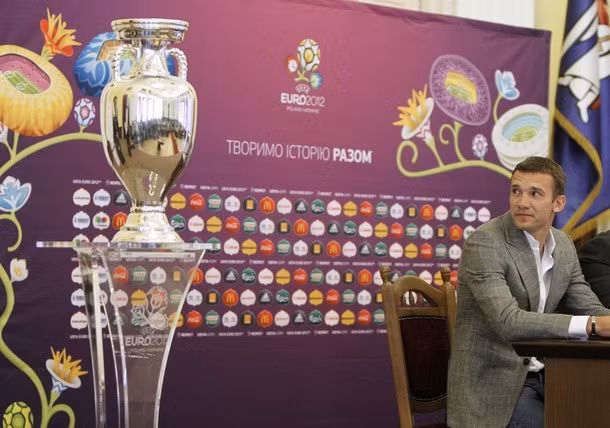 Chơi trận chung kết trên sân nhà và vô địch EURO 2012 là ước mơ của Shevchenko Chơi trận chung kết trên sân nhà và vô địch EURO 2012 là ước mơ của Shevchenko