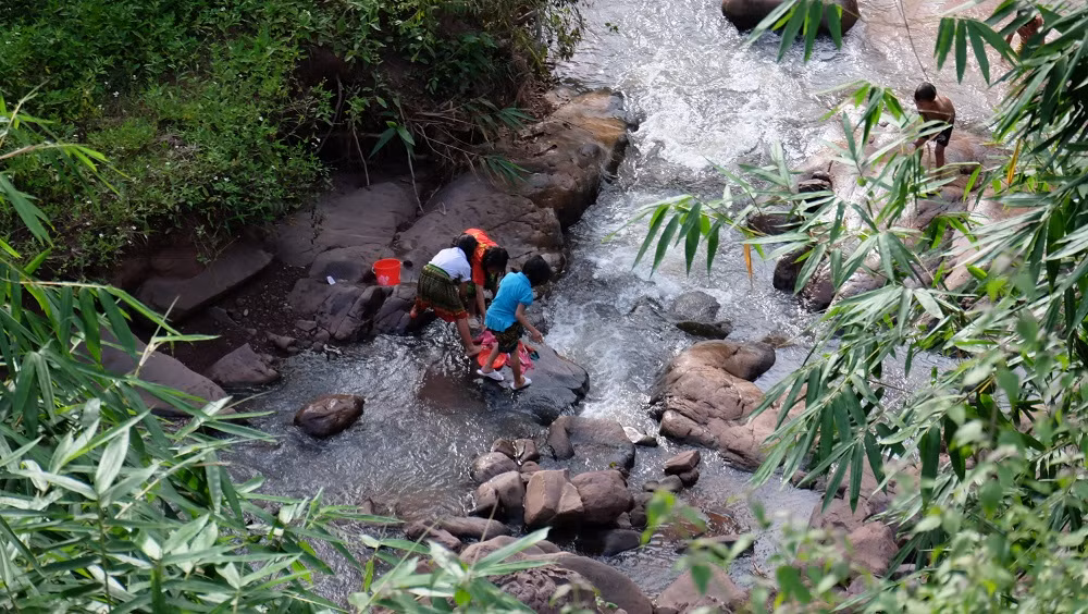 Những chỗ khe trong để dành riêng cho giặt dũ quần áo và gội đầu