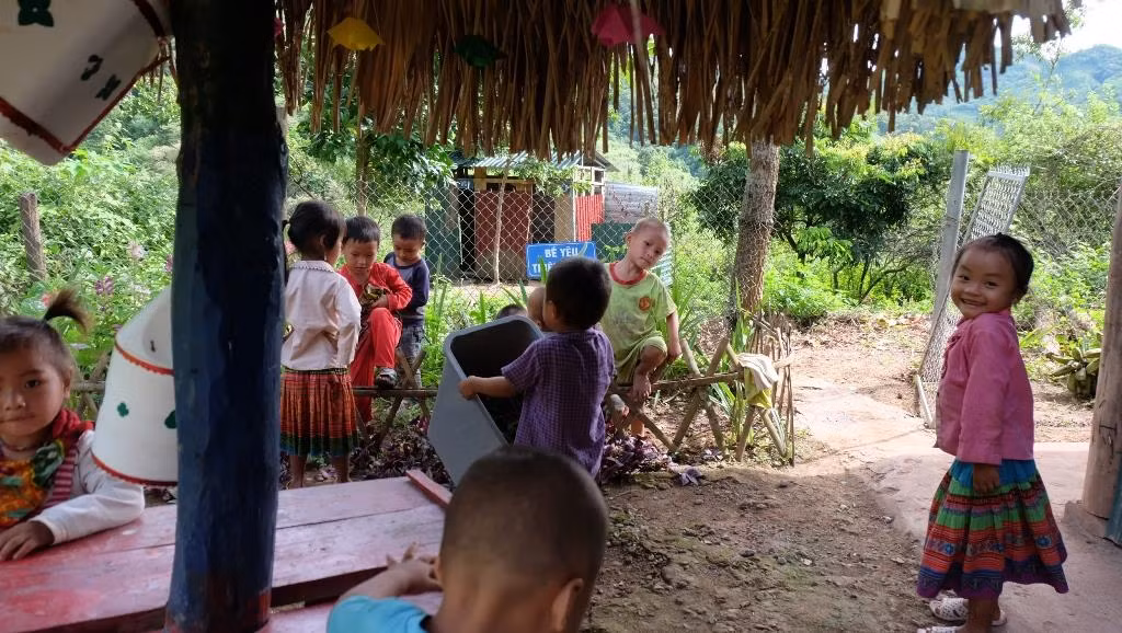 Cô giáo ‘siêu nhân’ ở Nộc Cốc ảnh 6 Cô giáo ‘siêu nhân’ ở Nộc Cốc ảnh 6