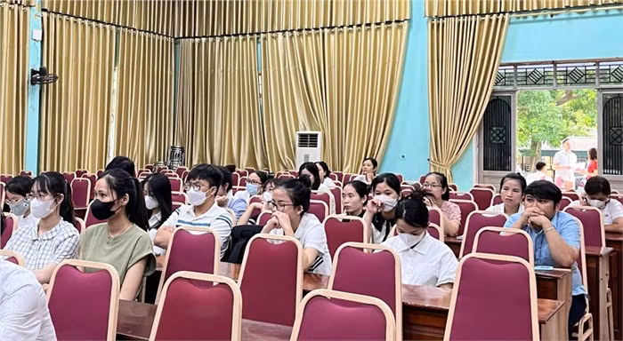 Thí sinh trong buổi khai mạc kỳ thi. Ảnh: Sở Giáo dục và Đào tạo Vĩnh Phúc Thí sinh trong buổi khai mạc kỳ thi. Ảnh: Sở Giáo dục và Đào tạo Vĩnh Phúc