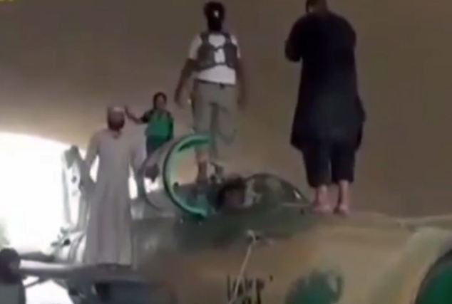 Các thành viên IS trong đoạn video đe dọa nhà lãnh đạo Nga. Các thành viên IS trong đoạn video đe dọa nhà lãnh đạo Nga.