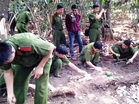 Lời khai rúng động của vợ bí thư xã sát nhân, An ninh Xã hội, Vo bi thu xa giet nguoi, vo bi thu xa chem nguoi, vo bi thu xa no hang chuc ty dong, an mang, giet nguoi, xuong nguoi bi dot, trong an, xuong nguoi, cong an, bao cong an, an ninh, tin an ninh, bao an ninh, tin phap luat, phap luat, bao phap luat, tin nhanh, tin moi, tin tức, tin tuc online, tin hay, tin nong, bao dien tu, bao xa hoi, bao vn, bao, xa hoi, vn