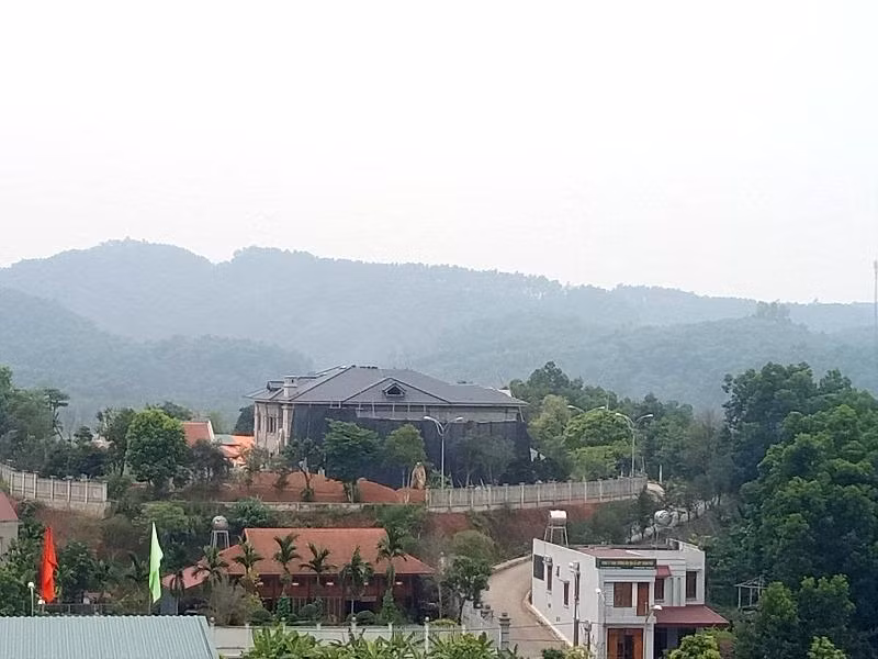 Công trình tiền tỷ đồ sộ rộng hàng nghìn m2 đang được xây dựng và dần đi vào hoàn thiện (ảnh Minh Thệ) Công trình tiền tỷ đồ sộ rộng hàng nghìn m2 đang được xây dựng và dần đi vào hoàn thiện (ảnh Minh Thệ)