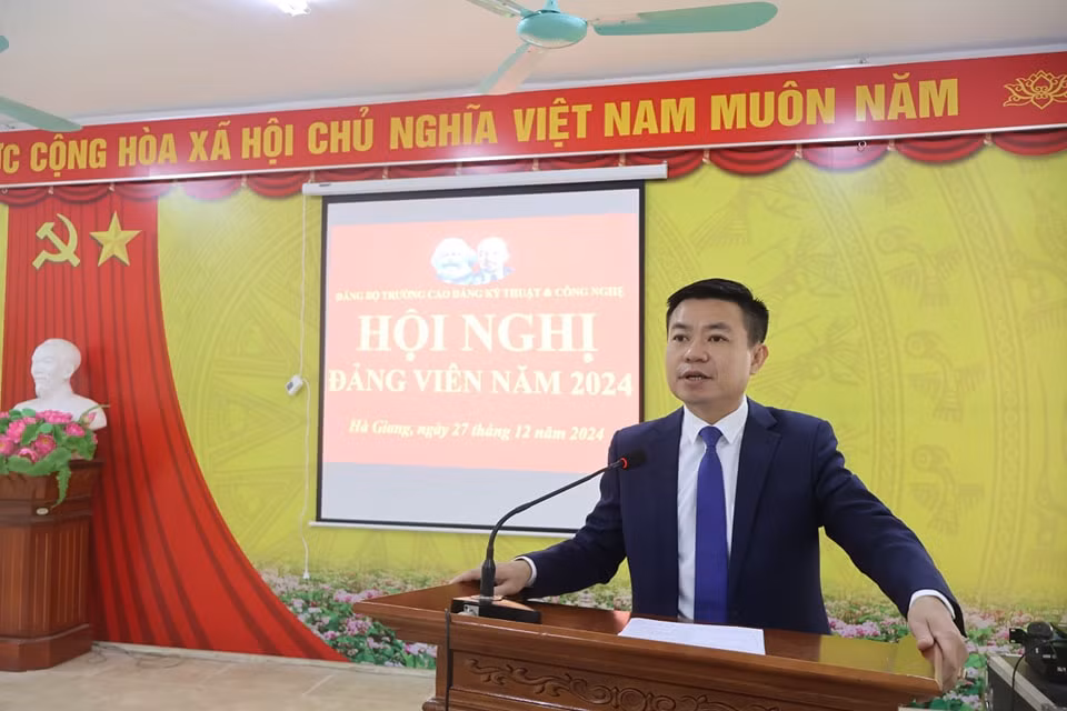 thay-Hoa.jpg