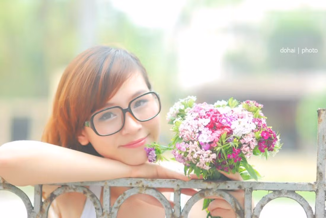 "Sống và làm việc hết mình ở hôm nay để ngày mai khi nhìn lại không phải hối hận vì ngày hôm qua đã không cố gắng hết mình" là câu danh ngôn mà nữ sinh Trường ĐH Ngoại Thương yêu thích nhất. Cô giáo xinh đẹp gây sốt cư dân mạng Vẻ đẹp xuân thì của Á khôi Hoàng Anh Thư Dàn hot girl "đình đám" hội tụ Imiss Thăng Long 2012