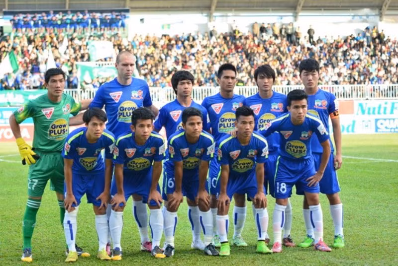 Đội hình thi đấu chính thức trong một trấn đấu của Hoàng Anh Gia Lai tại V-League (ảnh nguồn haglfc.com)