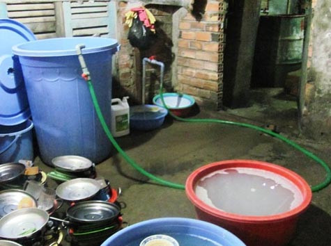 Ngổn ngang "hậu trường" một quán cơm sinh viên.