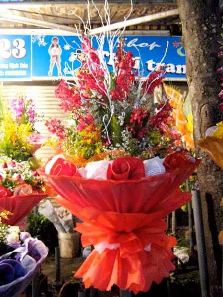 Bó hoa lan này cũng có giá không dưới 1,5 triệu đồng.
