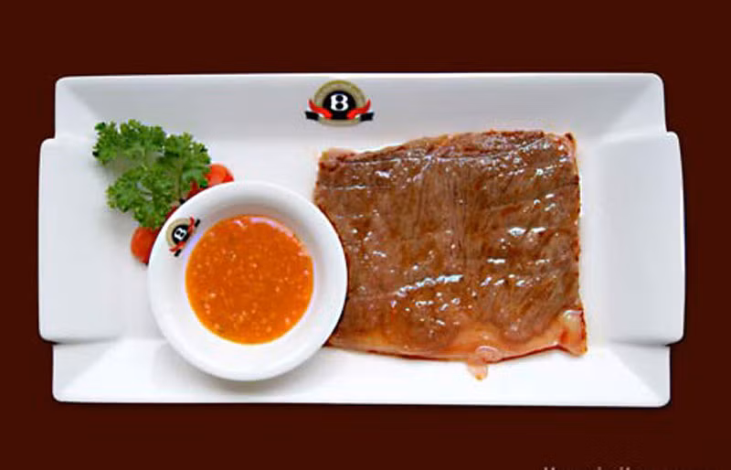 Với đại bộ phận người tiêu dùng, đây vẫn là một trong những món ăn xa xỉ. Tại nhà hàng My Way, món bít tết được làm từ bò Kobe được chia thành 2 loại với 1,48 triệu đồng và 1,68 triệu đồng, tùy theo thịt thăn nõn hoặc thăn lưng. Nếu cộng thêm 10% thuế VAT và 5% phí dịch vụ thì giá một suất bít tết lên đến hơn 1,9 triệu đồng và 1,7 triệu đồng.