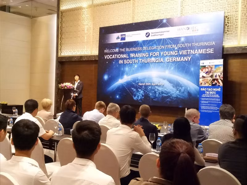 Bà Nguyễn Thị Thanh Tâm, Giám đốc Công ty trách nhiệm hữu hạn Hà Nội IEC phát biểu tại buổi hội thảo. Ảnh. Nhân Minh.