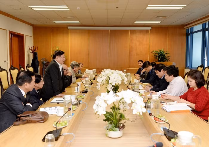 Phó giáo sư, Tiến sĩ Trần Xuân Nhĩ – Phó Chủ tịch Hiệp hội các trường Đại học, Cao đẳng Việt Nam phát biểu tại buổi làm việc. Phó giáo sư, Tiến sĩ Trần Xuân Nhĩ – Phó Chủ tịch Hiệp hội các trường Đại học, Cao đẳng Việt Nam phát biểu tại buổi làm việc.